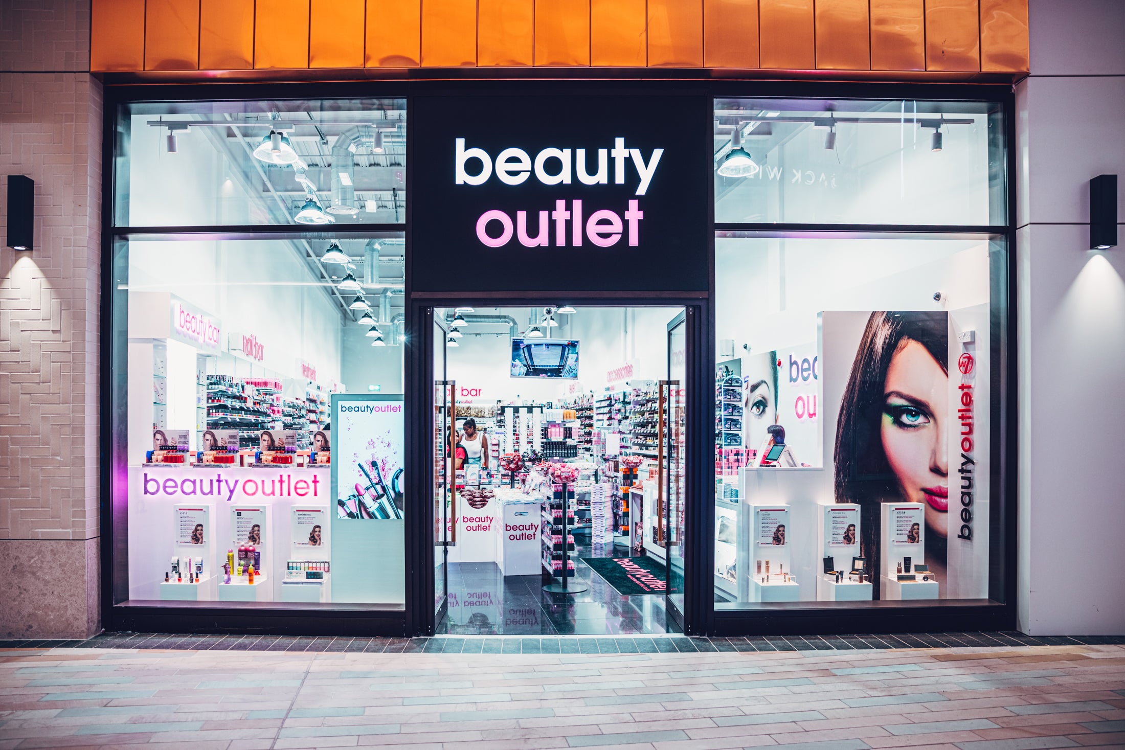 Outlet 2. Аутлет Лондон. Аутлет иконка. Ai Beauty камера. I Beauty Outlet.