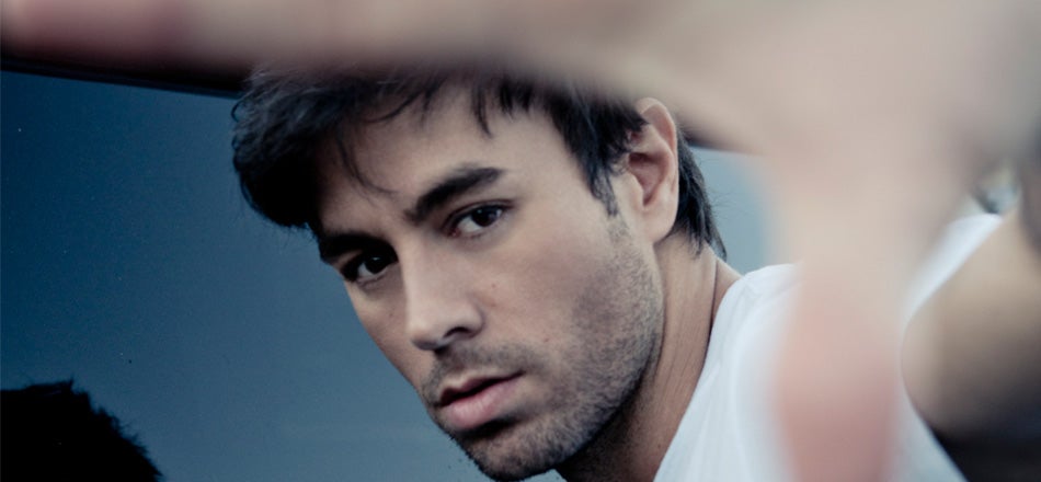 enrique iglesias song where hes in the bar with girl enrique iglesias song where hes in the bar with girl